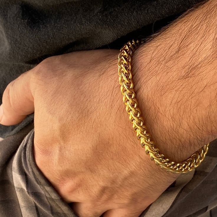 Picture of Stainless Steel Golden Bracelet For Men_Round Bracelet For Man - Gold