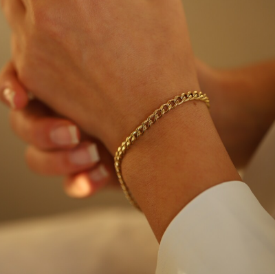 Picture of Golden Stylish Bracelet -Powerful Stainless Steel- Fashion Chain Bracelet - Gold