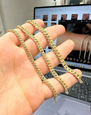 Picture of Fashion New Chain Bracelet for Men- Attractive Bracelet - Gold