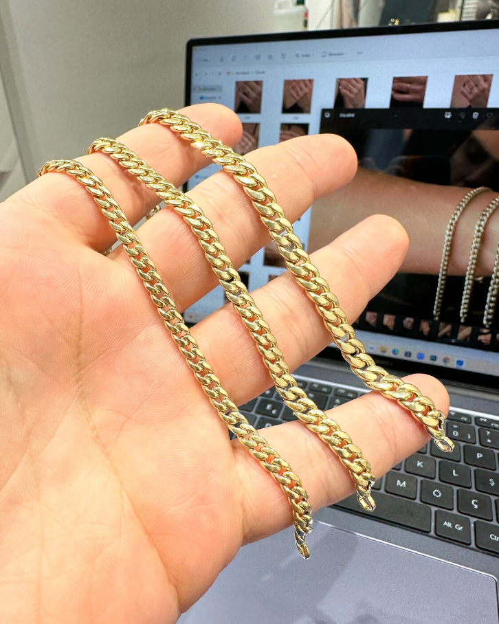 Picture of Mens Bracelet for Fashion- Best Man's Bacelet - Gold