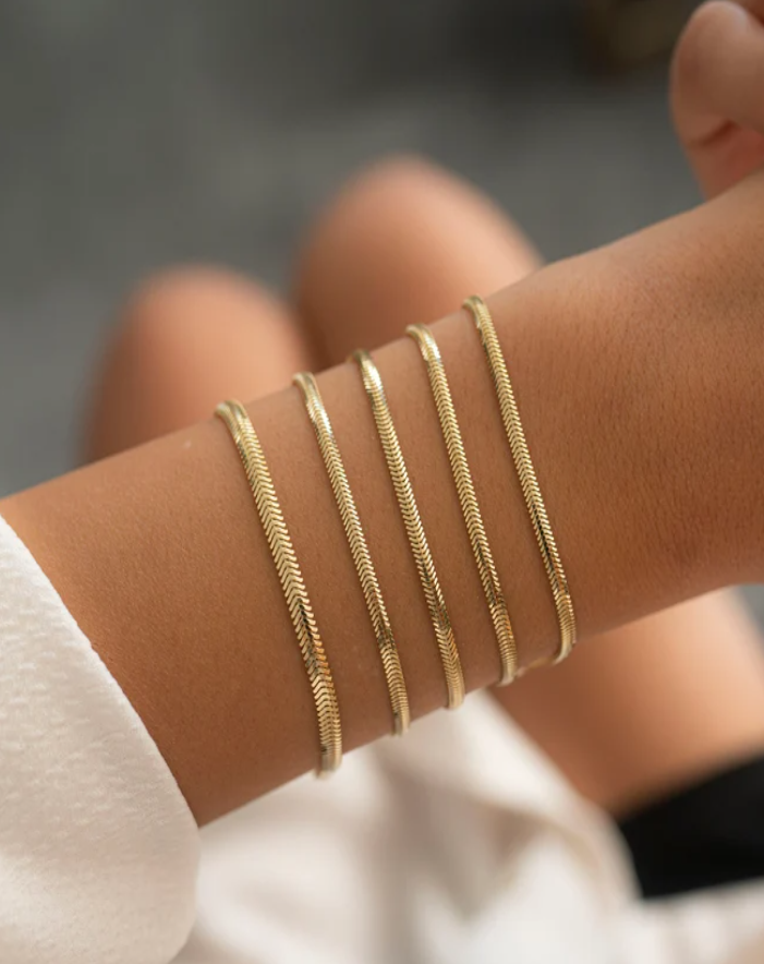 Picture of Men's Flat Curb Chain Bracelet-Bracelet For Men - Gold