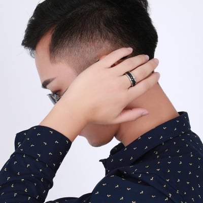 Picture of New Self-defense Ring Portable Finger- Ring For Men - Black
