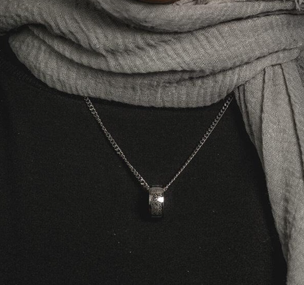 Picture of LA ILAHA ILLALLAH MUHAMMADUR RASULULLAH Luxury & Minimalist Flat Ring With Chain Necklace- Finger Ring & Chain - Silver