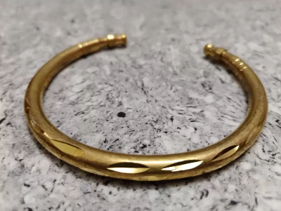 Picture of Punjabi kada for Mens bracelet - Gold