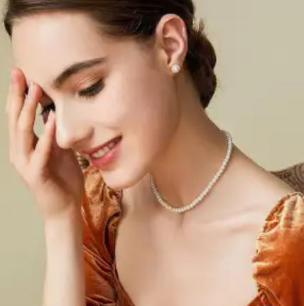 Picture of Simple Pearl Chain Women Dating Wedding Tavelling - White