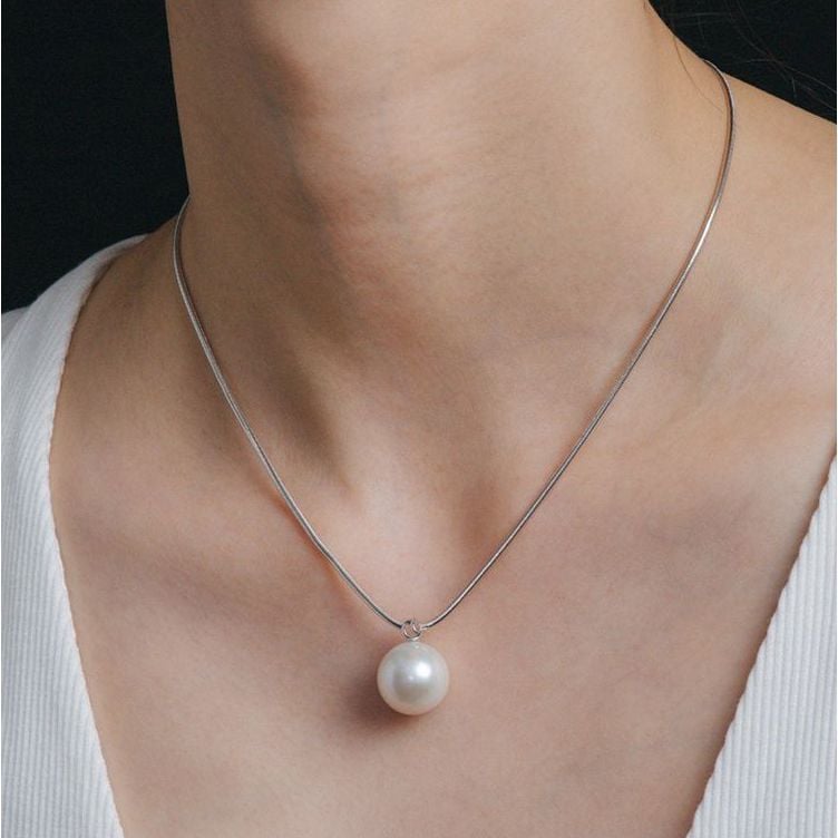 Picture of Korean stylish Girls Pearls Necklace For Woman - Silver