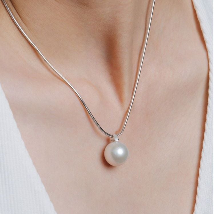 Picture of Korean stylish Girls Pearls Necklace For Woman - Silver