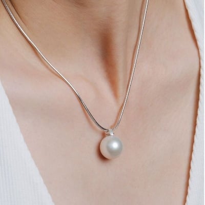 Picture of Korean stylish Girls Pearls Necklace For Woman - Silver