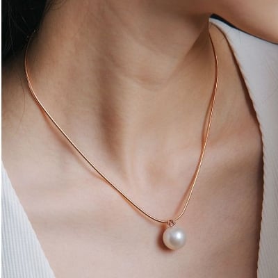 Picture of Pearl Pendant stylish Client Necklace for Ladies - Gold
