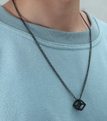 Picture of Black Vertical Bar New Necklace for Men - Black
