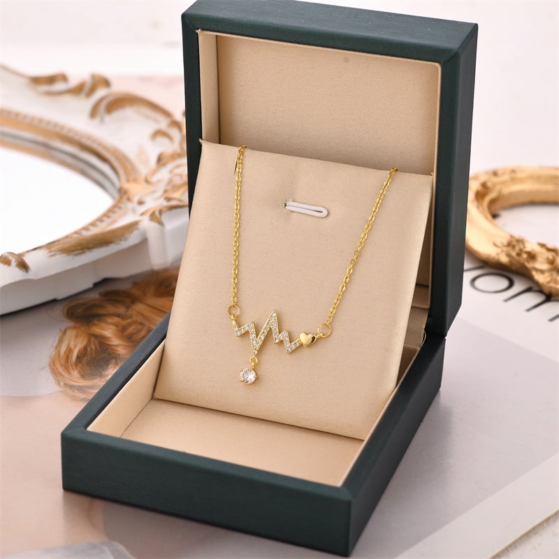 Picture of Fashionable Hart Necklace for Women Necklaces - Gold