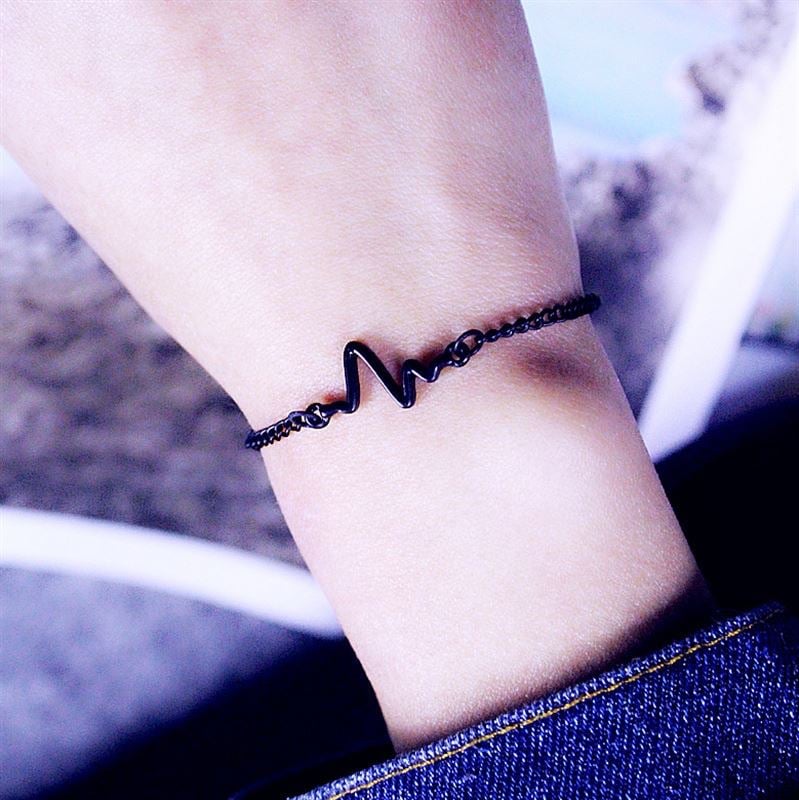 Picture of Women's Heart Shape Bracelet Fashion Jewelry Accessory - Black