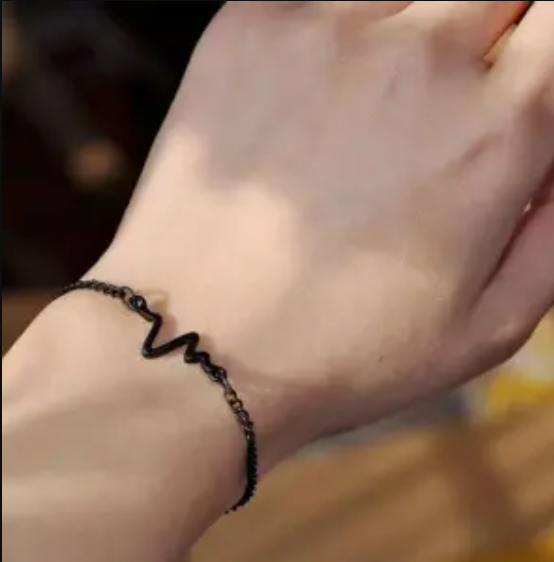Picture of Women's Heart Shape Bracelet Fashion Jewelry Accessory - Black