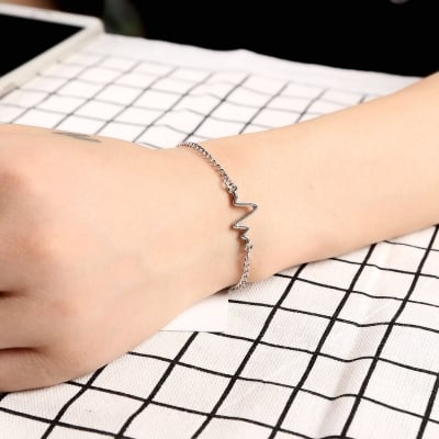 Picture of New Fashion Heart Bracelet For Women - Silver