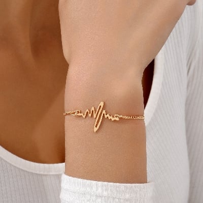 Picture of Women's Simple Heart Bracelet Fashion Jewelry Accessory