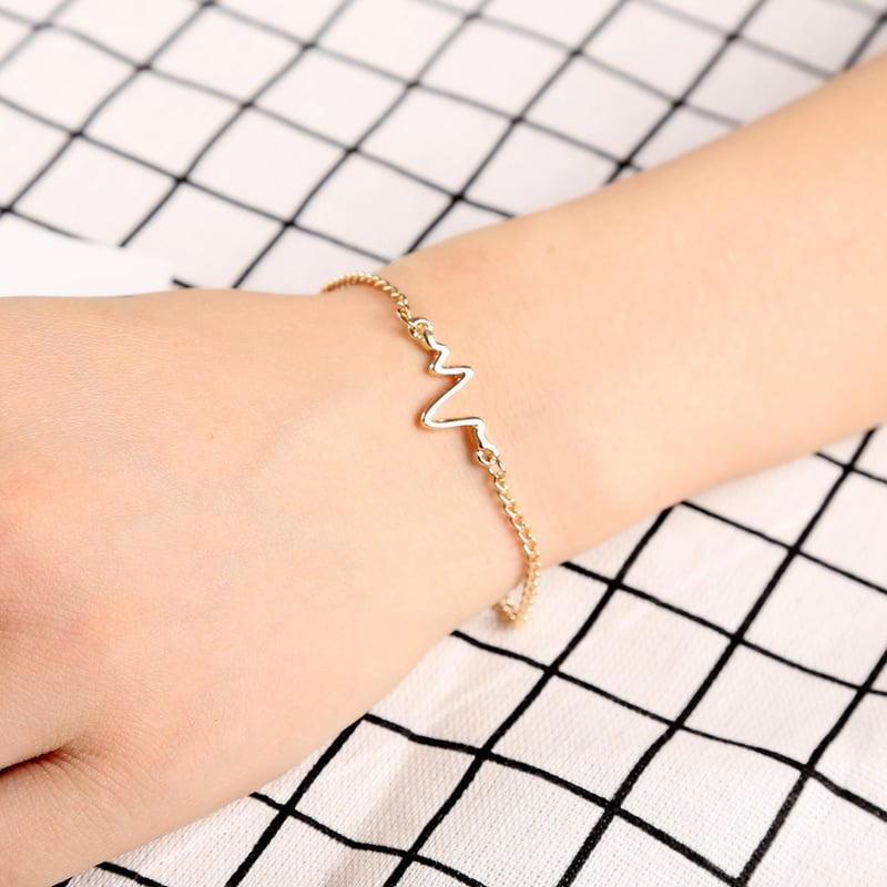 Picture of Women's Simple Heart Bracelet Fashion Jewelry Accessory