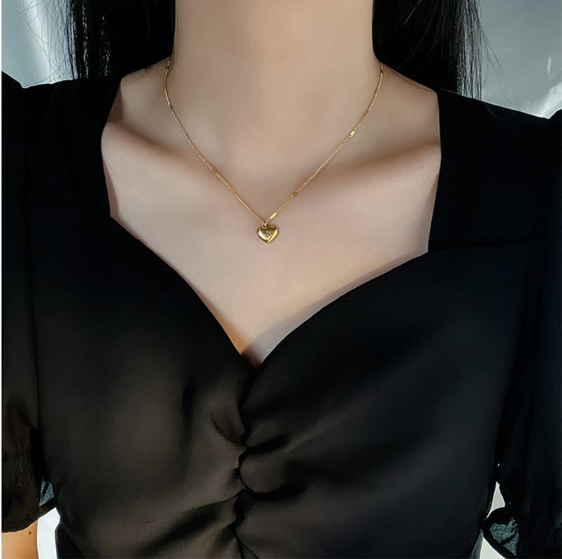 Picture of Single Love Stylish Necklace For Woman - Gold