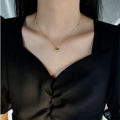 Picture of Single Love Stylish Necklace For Woman - Gold