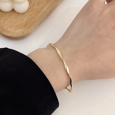 Picture of New Design Bamboo Shape Adjustable Size Bracelet for Woman - Gold