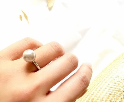Picture of Pearl fashionable finger ring for Girls