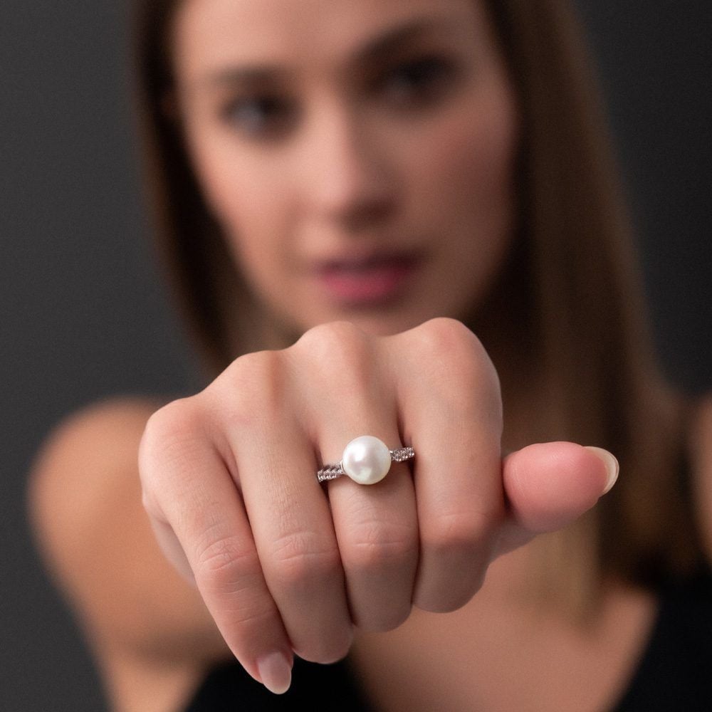 Picture of Pearl fashionable finger ring for Girls