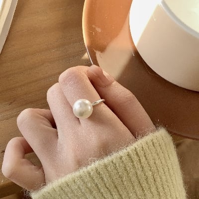 Picture of Pearl fashionable finger ring for Girls