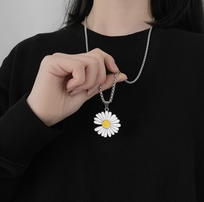 Picture of Korean New Daisy Sunflower Necklace Ins Girl Accessories - Silver