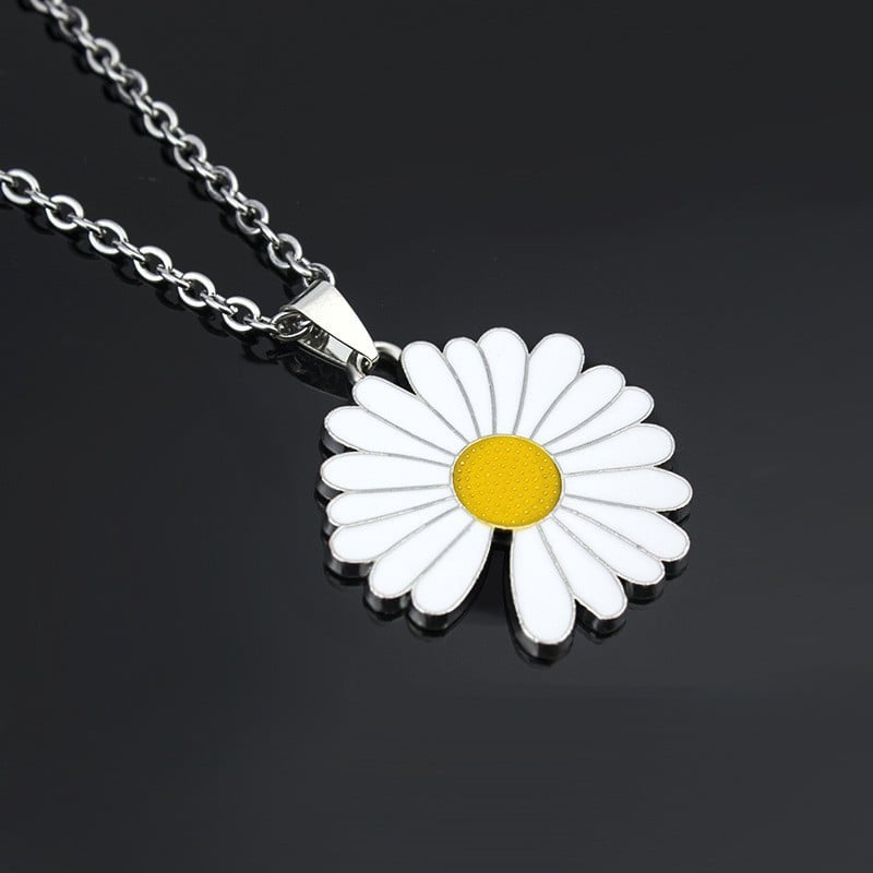 Picture of Korean New Daisy Sunflower Necklace Ins Girl Accessories - Silver