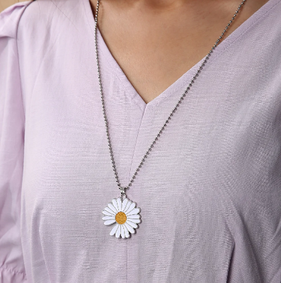 Picture of Korean New Daisy Sunflower Necklace Ins Girl Accessories - Silver