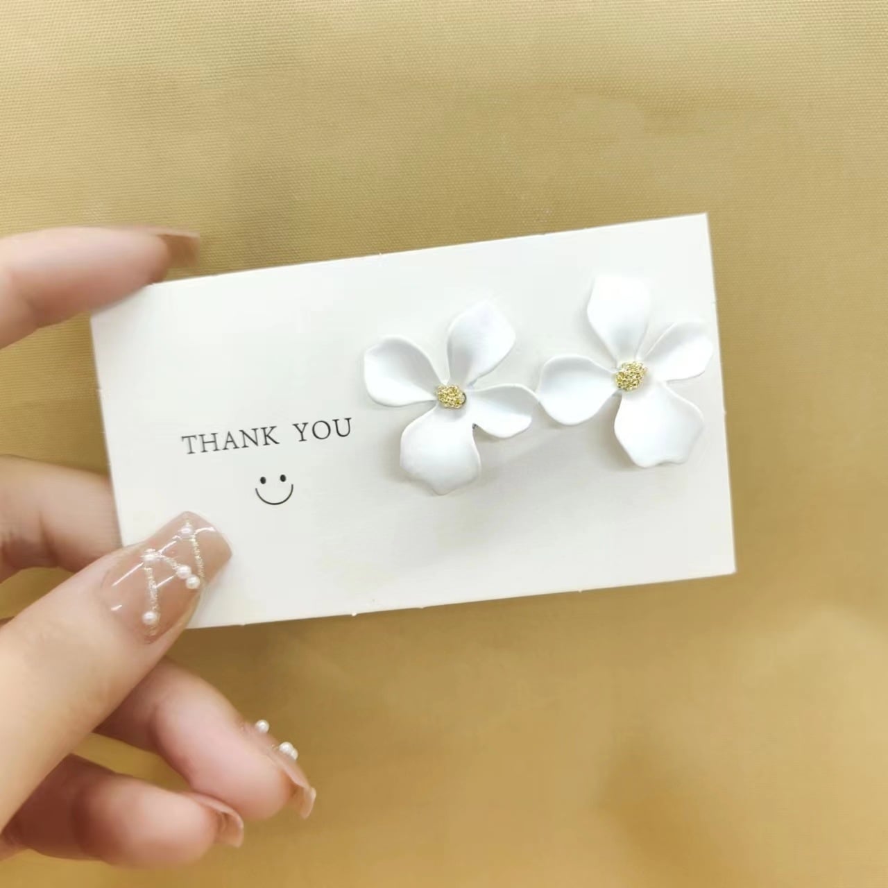 Picture of Exclusive Round Circle Women Hoop Earrings Exaggerated Hoop Ear- 1Pair - White