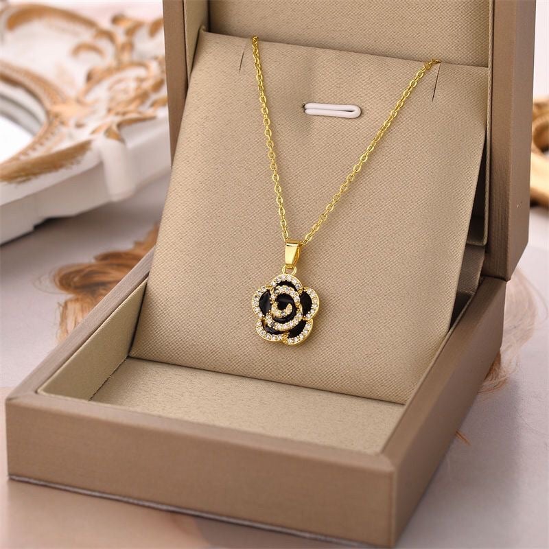 Picture of Elegant Stylish Pearl Flower Necklace For Women - Gold