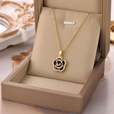 Picture of Elegant Stylish Pearl Flower Necklace For Women - Gold