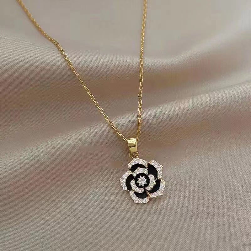 Picture of Elegant Stylish Pearl Flower Necklace For Women - Gold