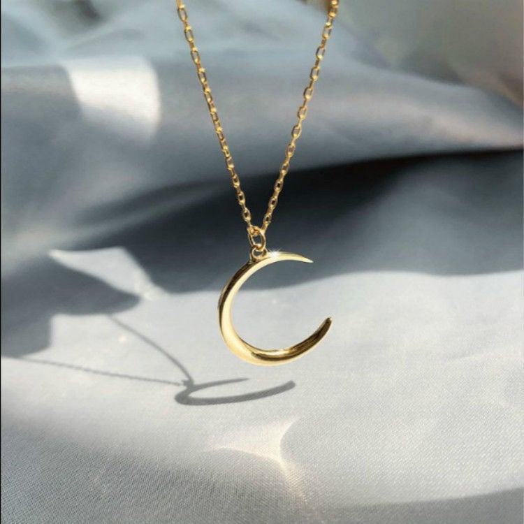Picture of Simple Moon Stylish Pearl Necklace for Women - Gold