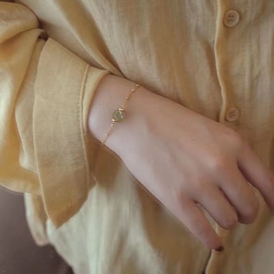 Picture of Elegant stylish White Pearl Bracelet For Woman