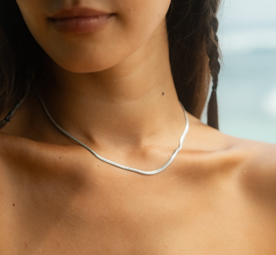 Picture of Fashionable Snake Necklace for Women Jewelry Stylish Accessory - Silver