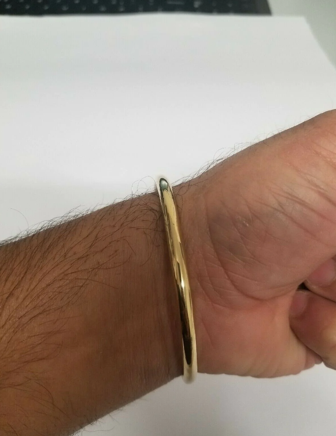Picture of Fashionable New Round Bracelet For Men/Boys - Gold