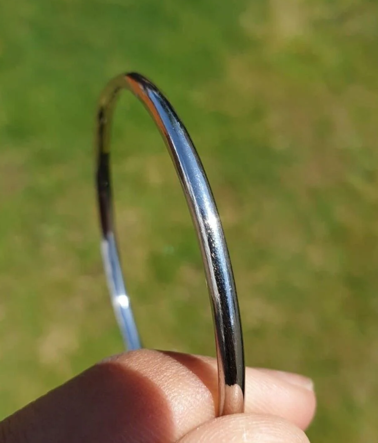 Picture of Fashion Thin Round Bracelet For Men - Silver