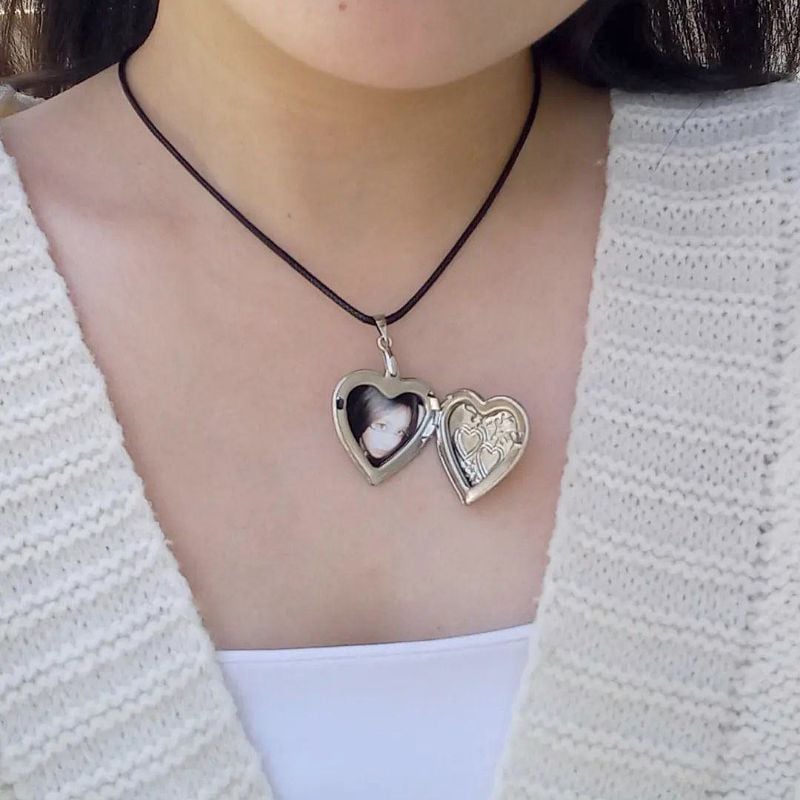 Picture of Heart Shaped Friend Lover Chain Necklace For Stylish Women - Silver