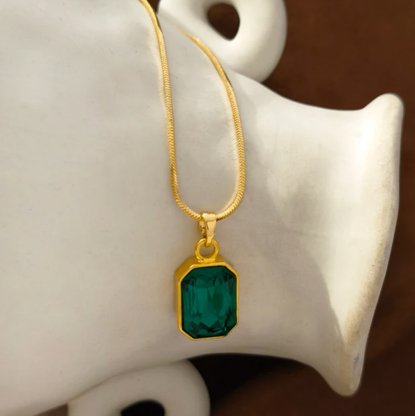 Picture of Fashion  Black/Blue Color Pendant Necklace For Women Luxury Design Chain For Girls