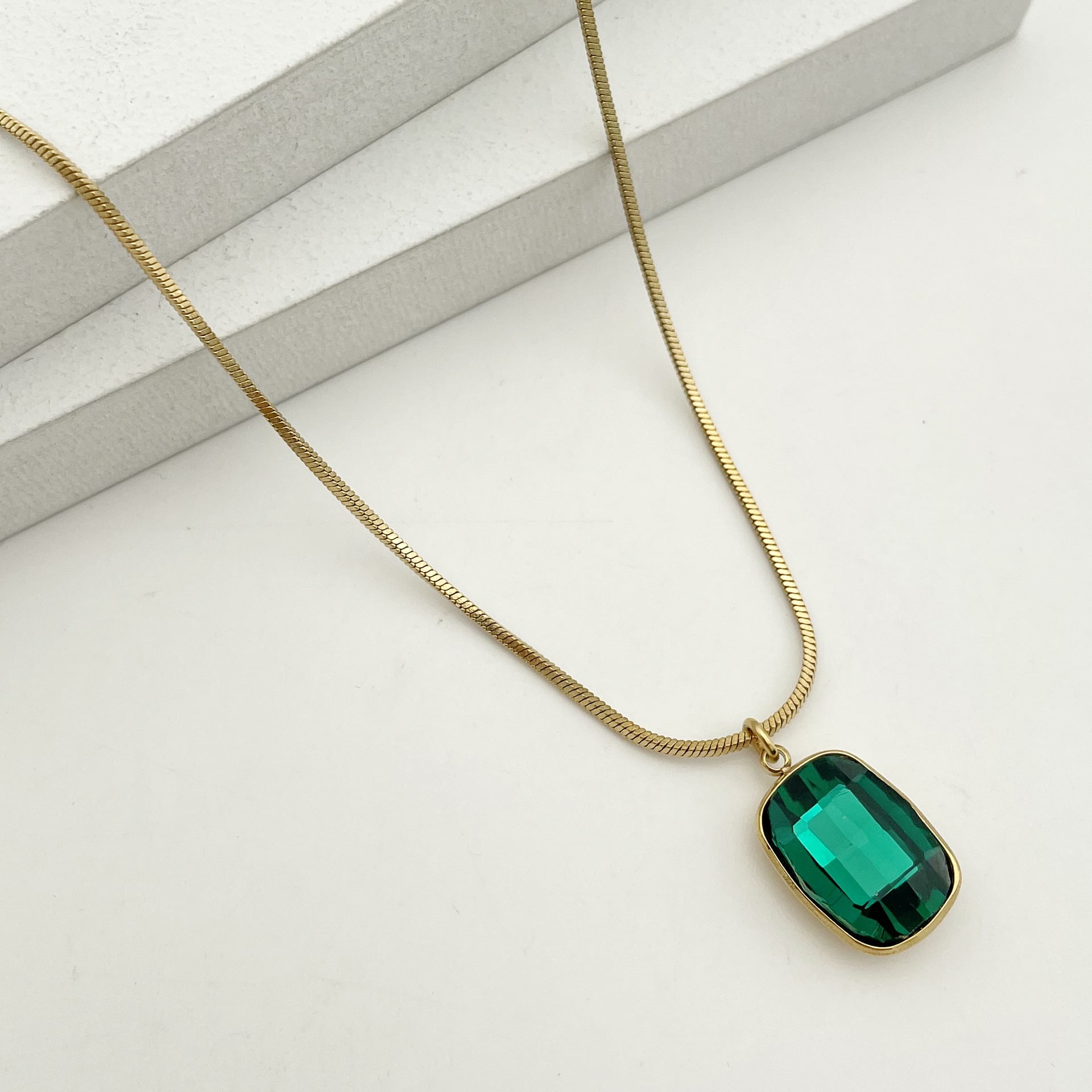 Picture of Fashion  Black/Blue Color Pendant Necklace For Women Luxury Design Chain For Girls