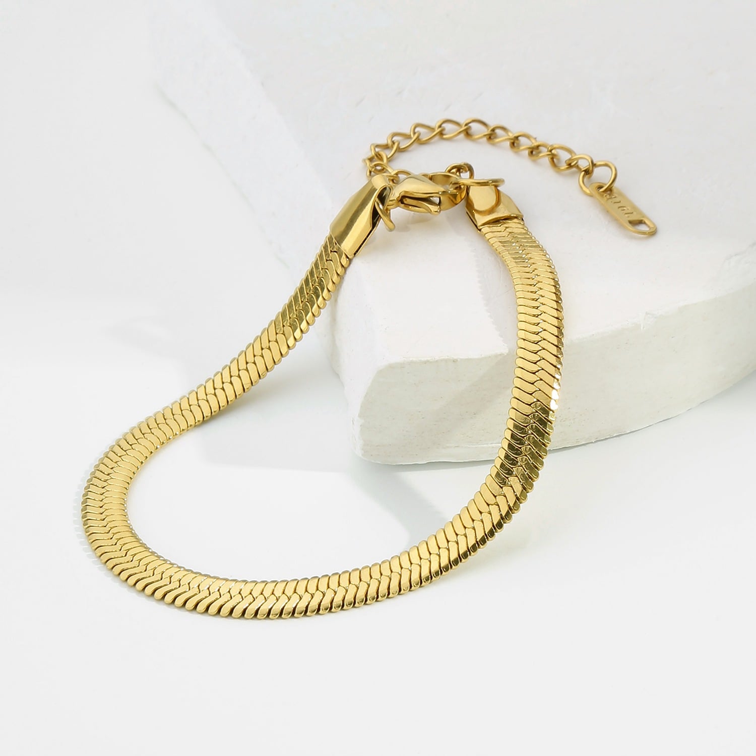Picture of Fashionable Snake Chain Bracelet For Women- 1 PCS - Gold