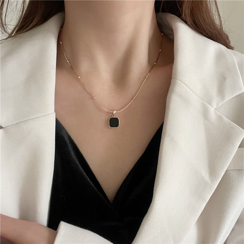 Picture of Korean Girls Ins Pearl Necklace Stylish Clavicle Chain - Gold