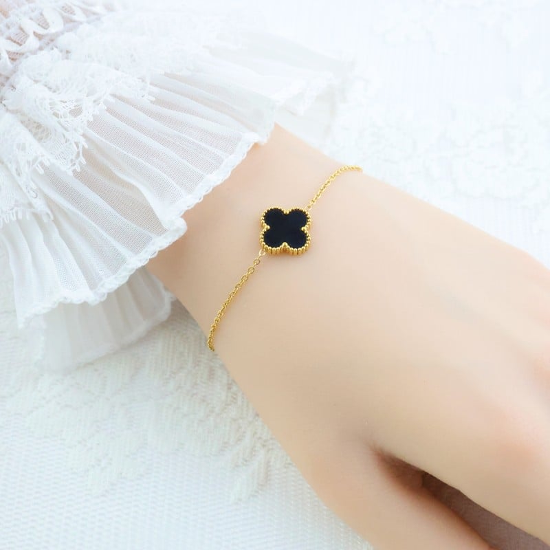 Picture of Leaf Clover Jewelry Bracelet for Women Lucky Four-leaf Design Fashion Accessory - Gold