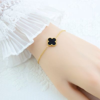 Picture of Leaf Clover Jewelry Bracelet for Women Lucky Four-leaf Design Fashion Accessory - Gold