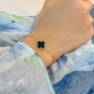 Picture of Leaf Clover Jewelry Bracelet for Women Lucky Four-leaf Design Fashion Accessory - Gold