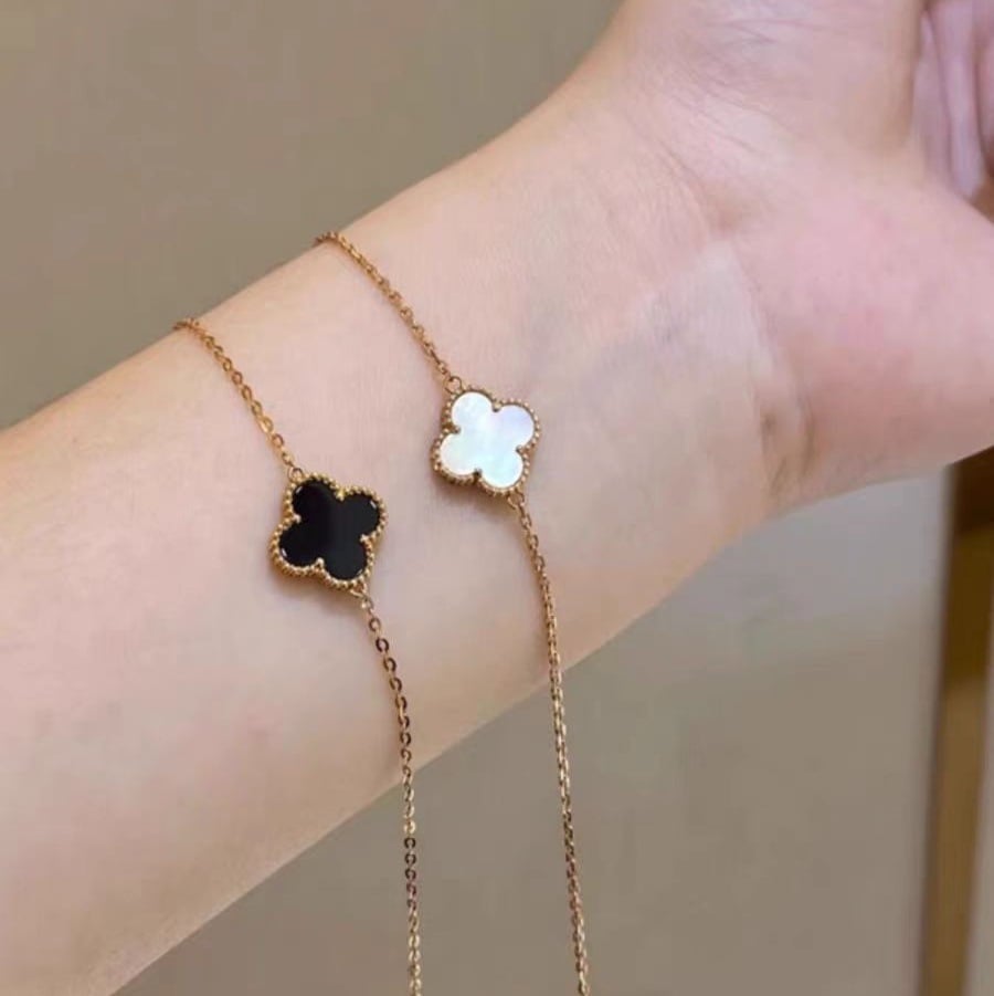 Picture of Leaf Clover Women's Bracelet New - Gold