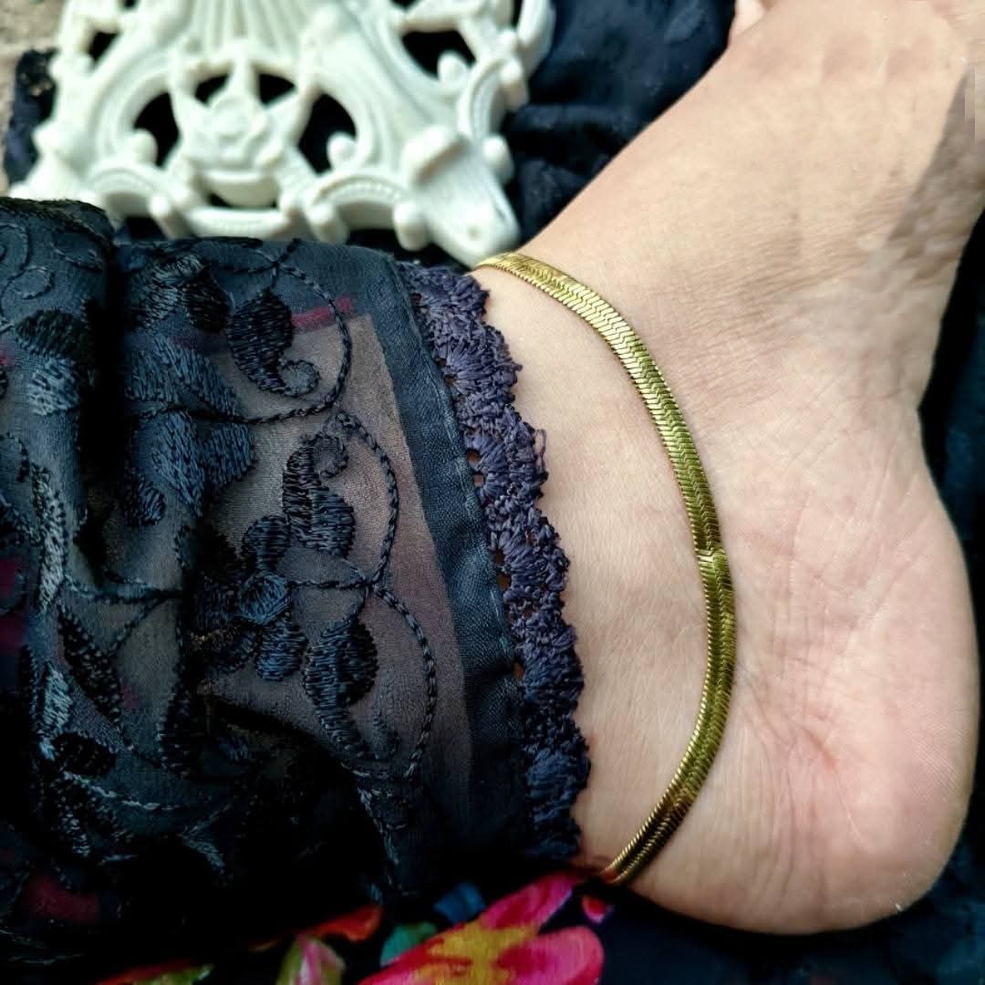 Picture of Trendy Gold Tone Payel – Stylish Foot Jewelry - Golden