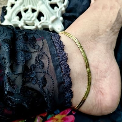 Picture of Trendy Gold Tone Payel – Stylish Foot Jewelry - Golden