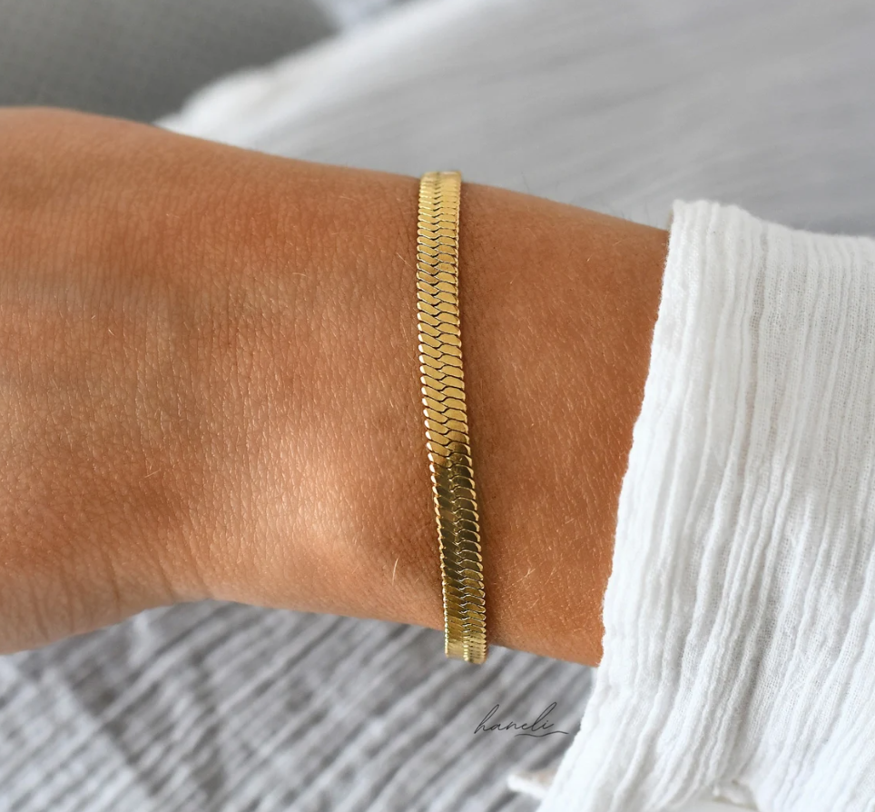 Picture of Elegant Gold Color Chain Bracelet for Women - Golden